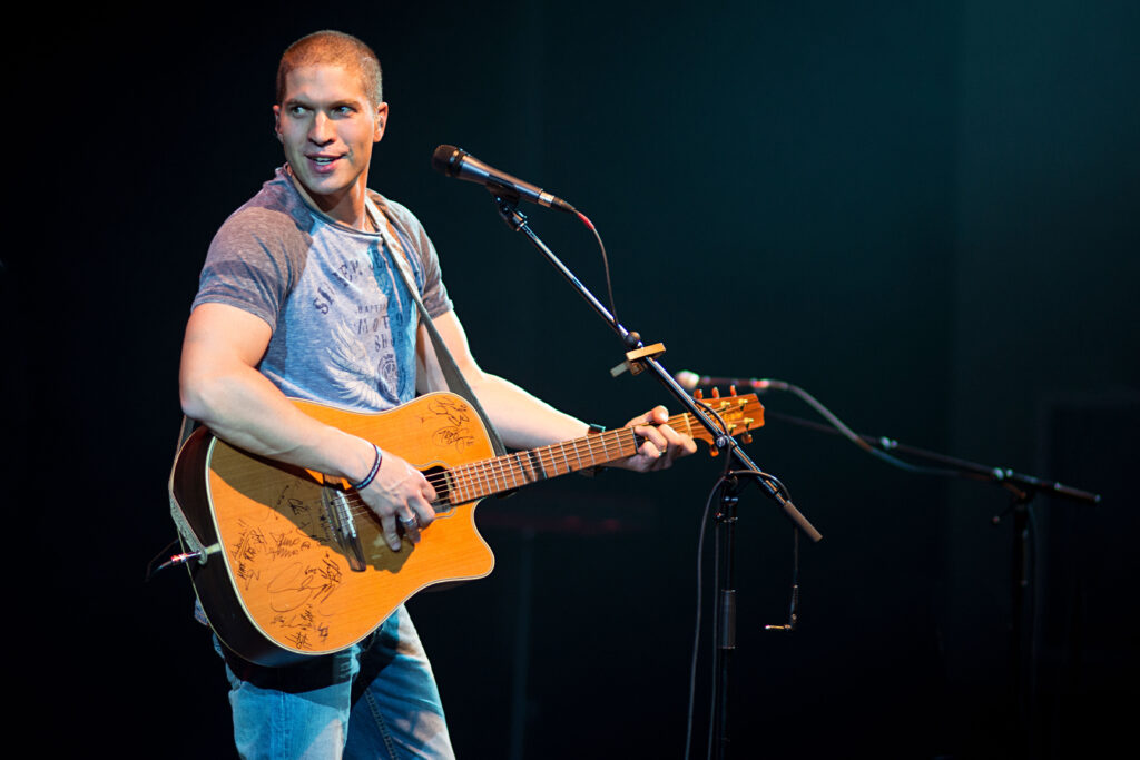 How Guitar-Driven Comedy Creates More Memorable Live Experiences for Corporate and Event Audiences